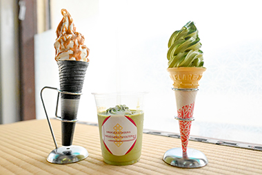 ���E���X