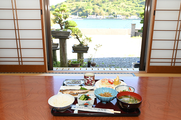 海を眺めながら朝食を